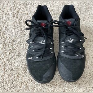 Boy Nike Kyrie Irving Basketball Shoes Size 6Y